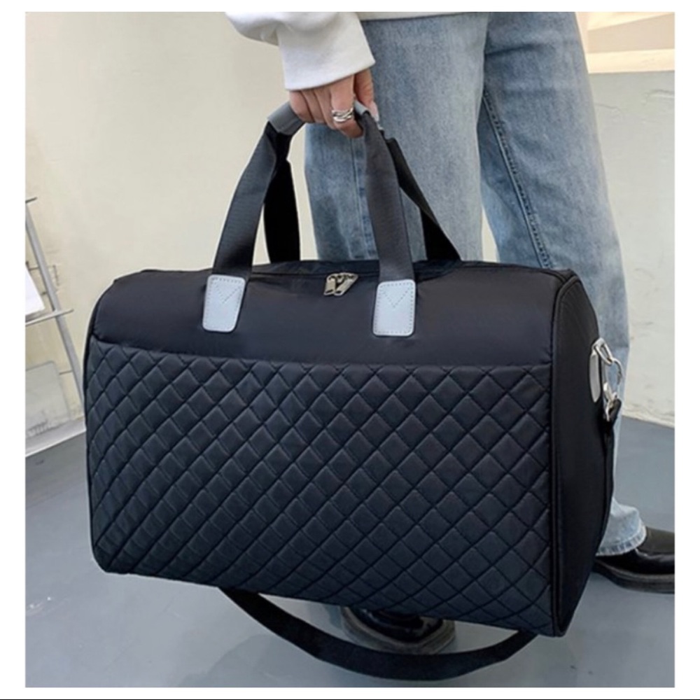 #47 The Perfect Quilted Travel Bag! - Picture 3 of 7
